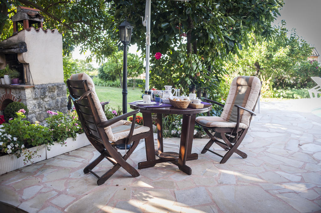 Mas Des Kardouons Bed and Breakfast Tourrettes-sur-Loup Esterno foto